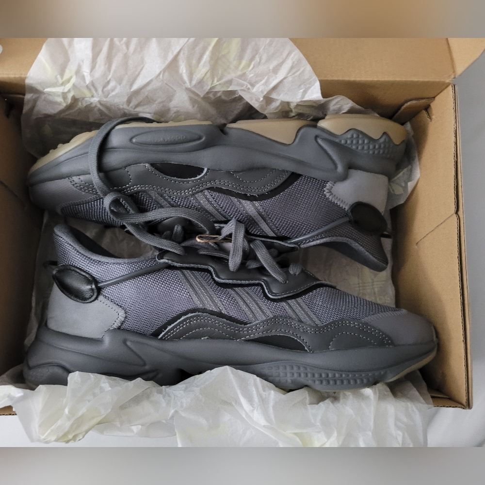 OZWEEGO sneakers . GREY ORIGINAL 9.5 MEN. 43 1/3,  9 UK with gum sole. New